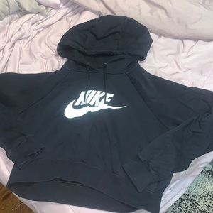 Women’s Nike hoodie size medium!!